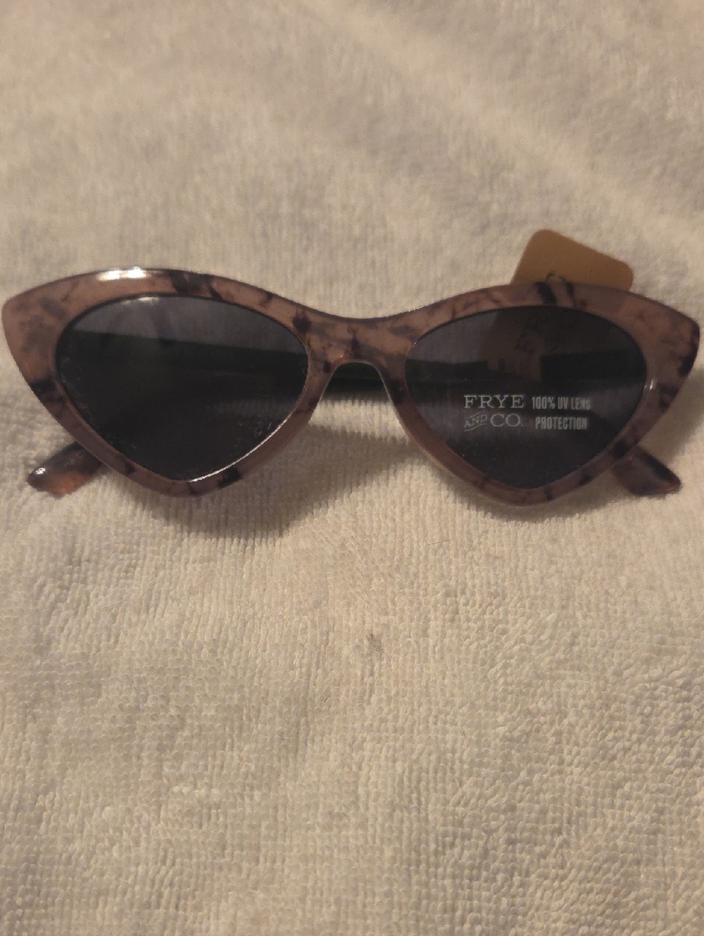 FRYE AND CO. Cat Eye Sunglasses in Tortoiseshell Brown and Black Lenses(22)
